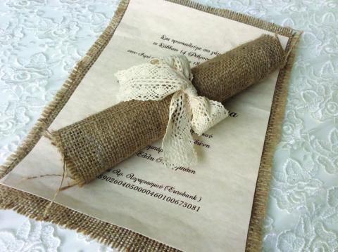 Προσκλητήρια γάμου πάπυρος -Γ1667 - <p>Ιδιαίτερο προσκλητήριο γάμου πάπυρος από λινάτσα και χαρτί  ;pergamenata ; με δέσιμο από ιβουάρ βαμβακερή δαντέλα!</p>...