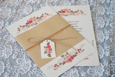 Προσκλητήρια γάμου ρομαντικά -Γ1760 - <p>Μοναδικό προσκλητήριο γάμου σε ρομαντικό ύφος , ιδιαίτερο δέσιμο και καρτελάκι με λουλούδια για το όνομα των καλεσμένων!</p>...