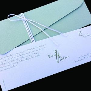 Προσκλητήριο Γάμου -Γ1410 - <p>Μακρόστενο προσκλητήριο με μοντέρνο σχεδιασμό από χαρτί-ύφασμα.</p>...