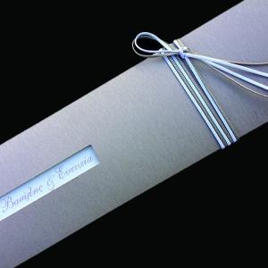 Προσκλητήριο Γάμου -Γ1413 - <p>Μακρόστενο συρταρωτό προσκλητήριο από δερματίνη satin lila και λευκό-λιλά δέσιμο.</p>...