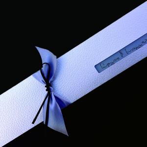 Προσκλητήριο Γάμου -Γ1419 - <p>Μακρόστενο προσκλητήριο από ιταλικό λευκό ανάγλυφο χαρτί, γκρι-ασημί μεταλιζε κάρτα και αντίστοιχη σατέν κορδέλα.  Tip: Best Price!</p>...