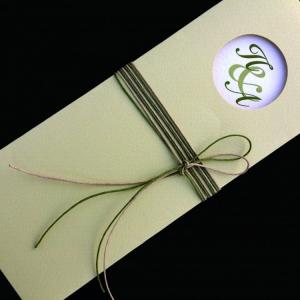 Προσκλητήριο Γάμου -Γ1433 - <p>Συρταρωτό κουμπωτό προσκλητήριο από γκοφρέ χαρτί σε λαδί κρεμ αποχρώσεις.</p>...