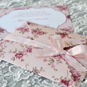 Προσκλητήρια γάμου φλοράλ -Γ1715 - <p>Μοναδικό floral προσκλητήριο γάμου με ιδιαίτερο κλείσιμο και δέσιμο!</p>...