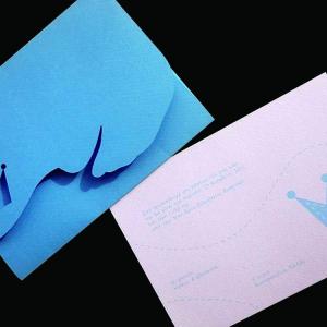 Προσκλητήριο βάπτισης κορώνα -Β1266 - <p>Ιδιαίτερο προσκλητήριο βάπτισης με κοπτικό κορώνα στο φάκελο.</p>...