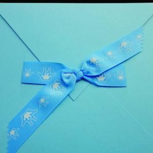 Προσκλητήριο βάπτισης κορώνες -Β1267 - <p>Προσκλητήριο βάπτισης γκοφρέ 20x20cm. με δέσιμο από ιδιαίτερη γκρο κορδέλα με κορώνες.</p>...